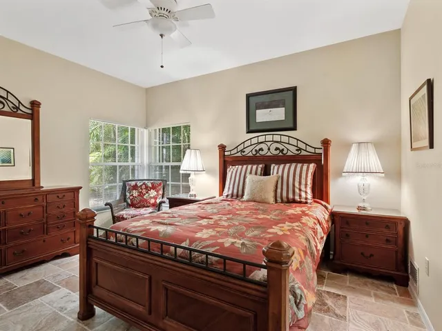 $525,000 | 2941 Sandringham Place, Sarasota, FL 34235