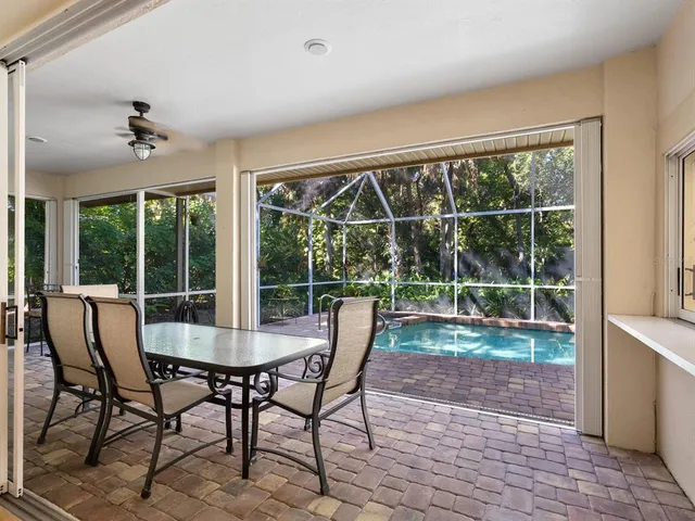 $525,000 | 2941 Sandringham Place, Sarasota, FL 34235