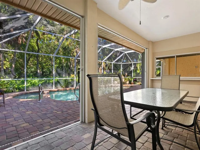 $525,000 | 2941 Sandringham Place, Sarasota, FL 34235