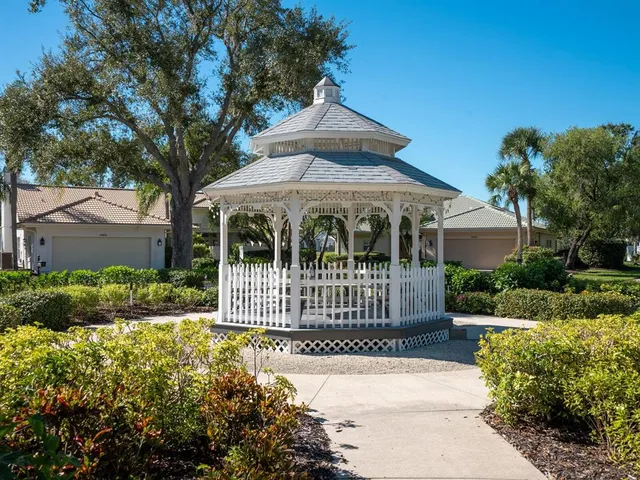 $525,000 | 2941 Sandringham Place, Sarasota, FL 34235