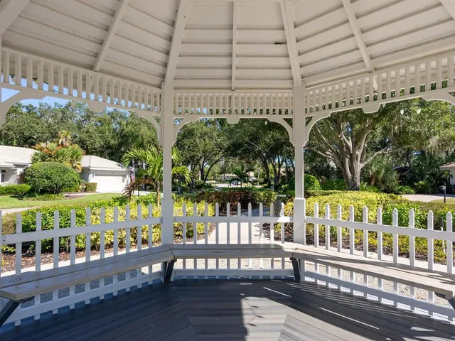$525,000 | 2941 Sandringham Place, Sarasota, FL 34235