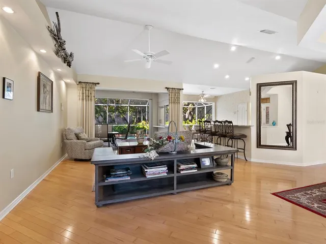 $525,000 | 2941 Sandringham Place, Sarasota, FL 34235