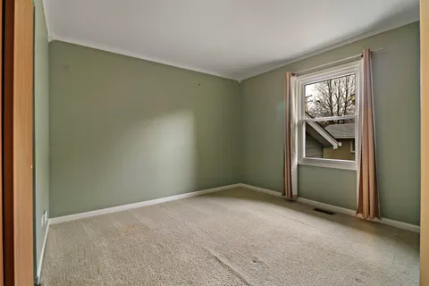 $300,000 | 811 North Beck Road, Lindenhurst, IL 60046