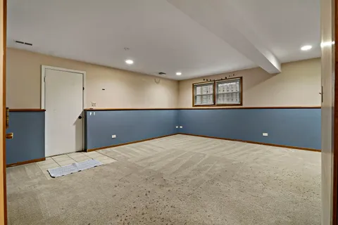 $300,000 | 811 North Beck Road, Lindenhurst, IL 60046