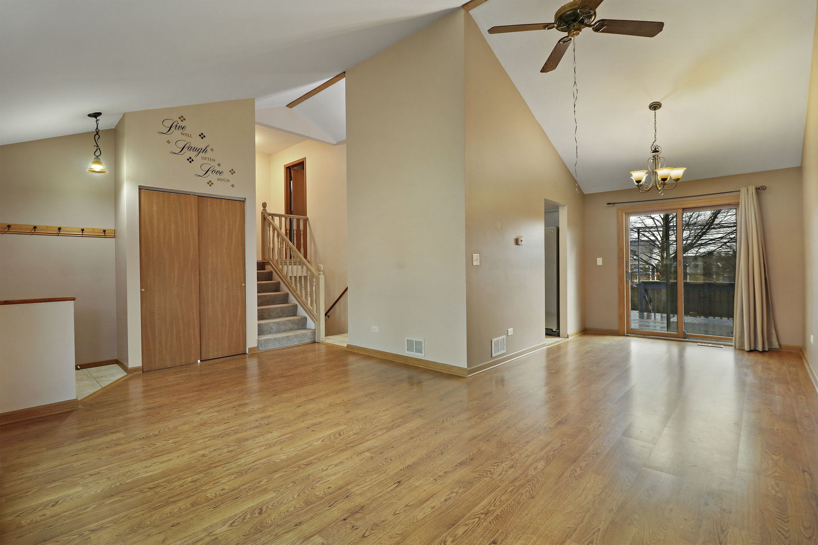 811 North Beck Road Lindenhurst, IL 60046 - Photo 4 of 20