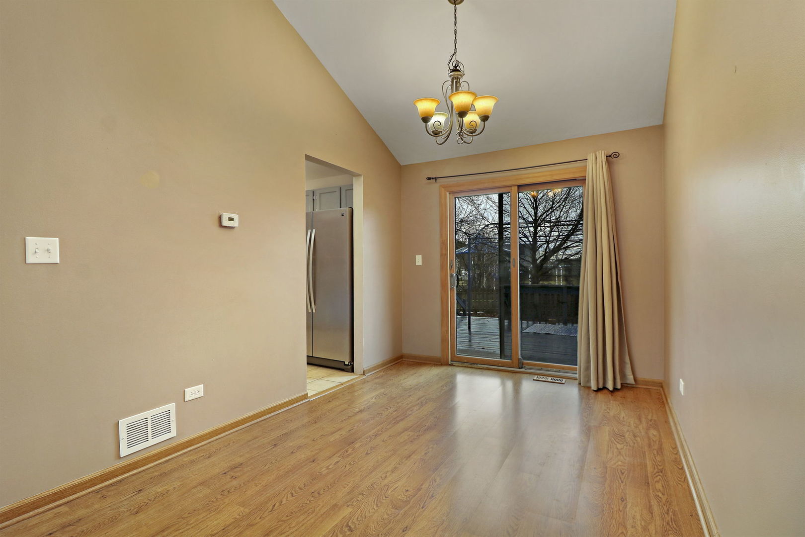 811 North Beck Road Lindenhurst, IL 60046 - Photo 7 of 20