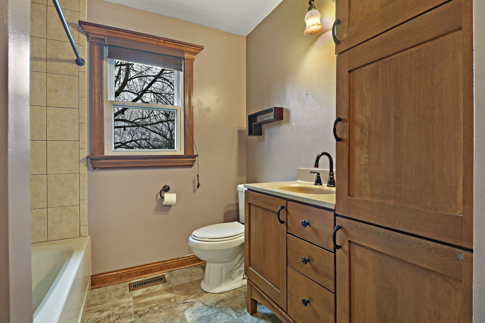 811 North Beck Road Lindenhurst, IL 60046 - Photo 8 of 20