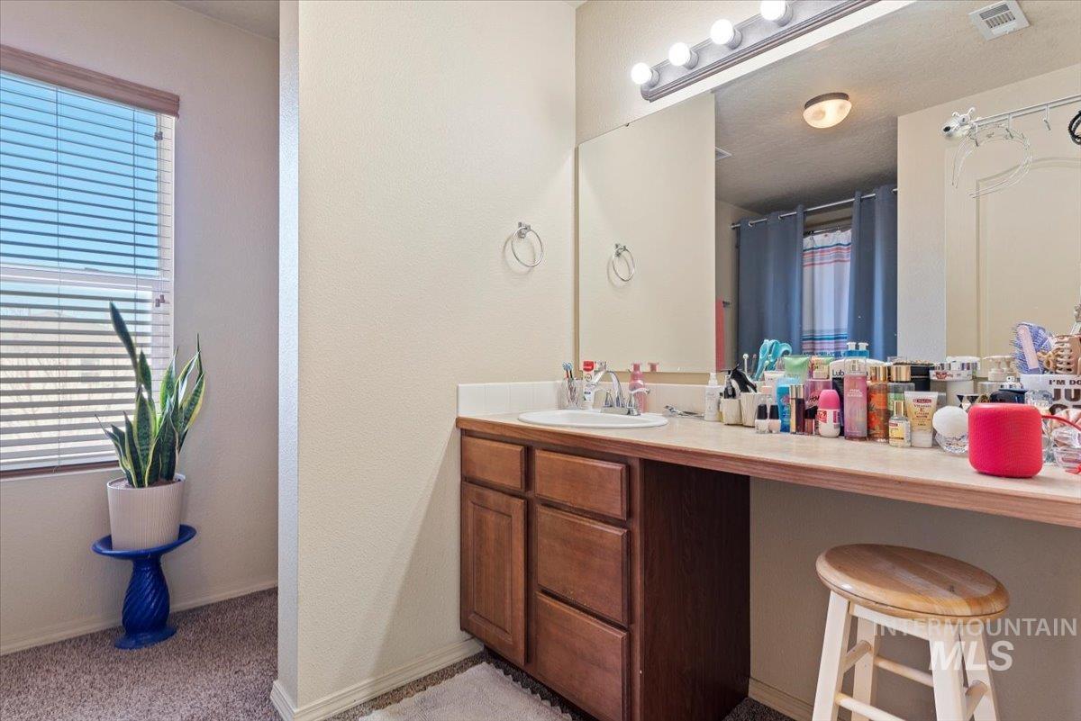 14057 Santa Cruz Street Caldwell, ID 83607 - Photo 19 of 26 Bathroom with vanity, curtained shower, and light carpet