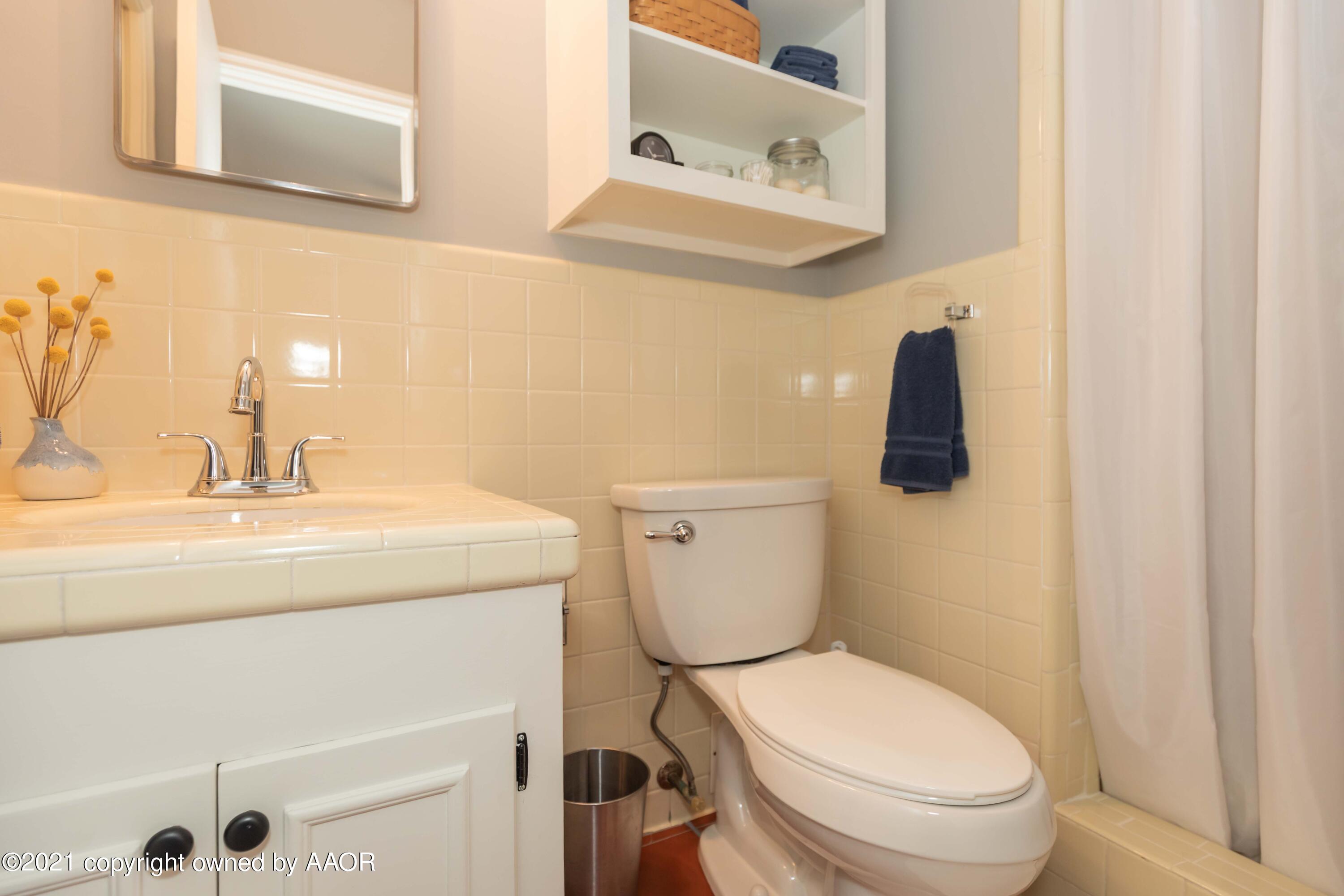 5313 Alvarado Road Amarillo, TX 79106 - Photo 19 of 33 MASTER BATH