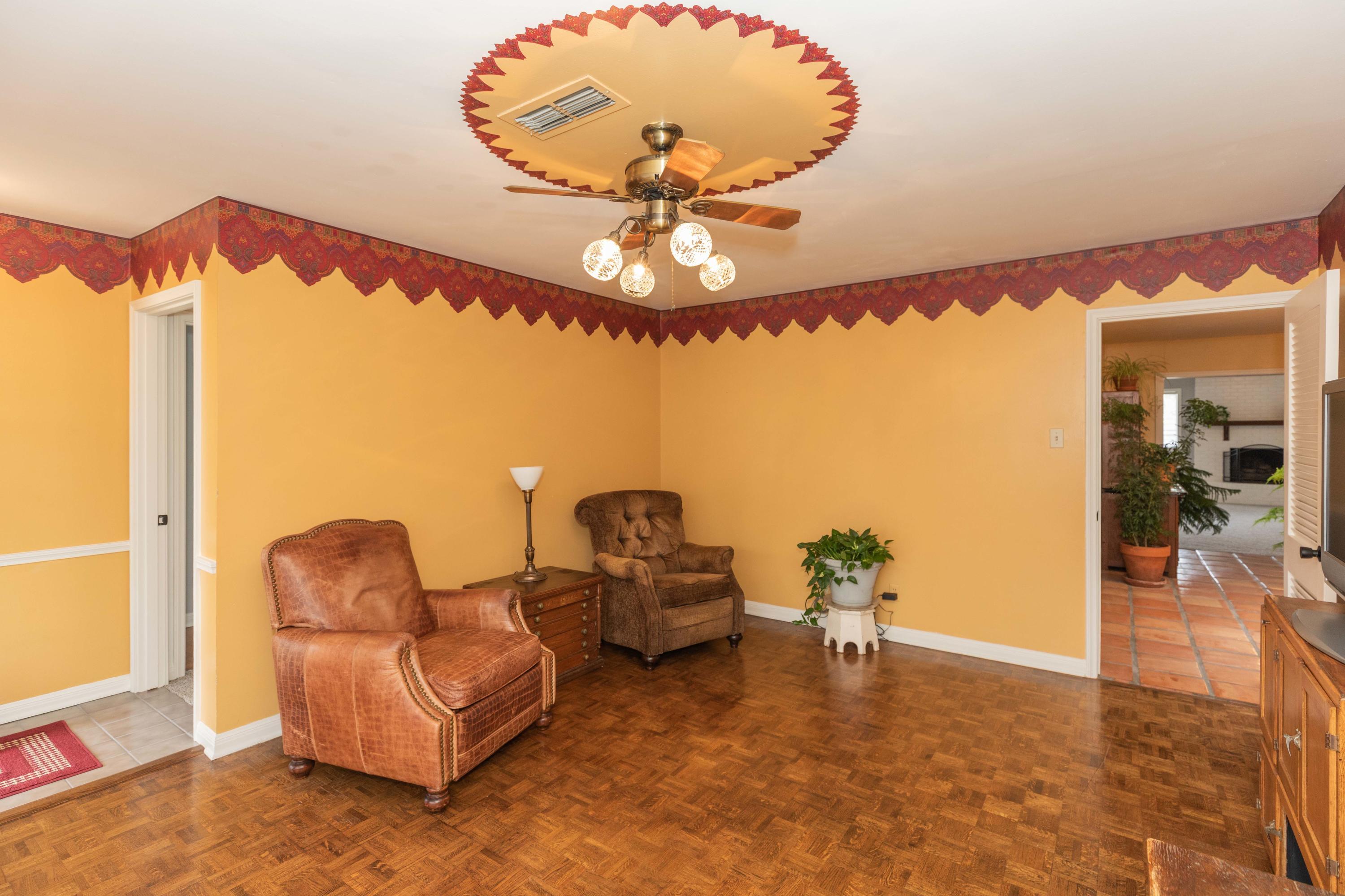 5313 Alvarado Road Amarillo, TX 79106 - Photo 6 of 33 LIVING ROOM