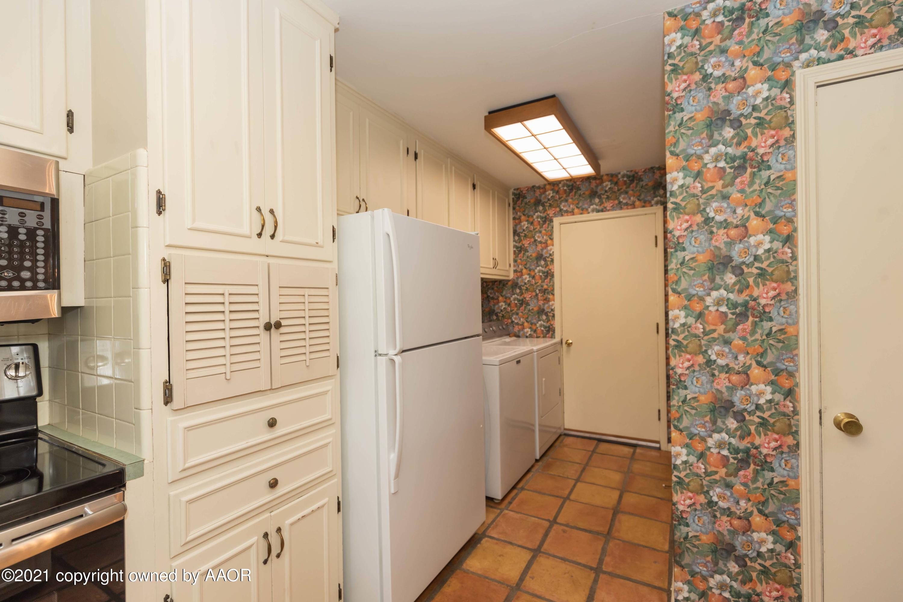 5313 Alvarado Road Amarillo, TX 79106 - Photo 9 of 33 KITCHEN