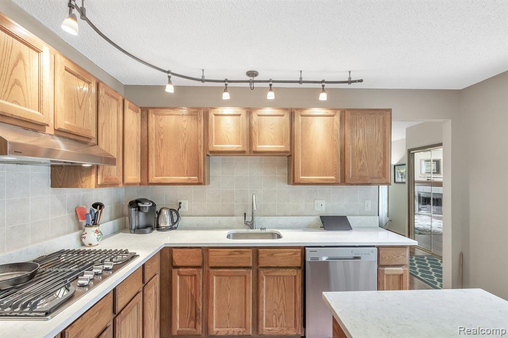 21745 River Ridge Trail, Unit 129 Farmington Hills, MI 48335 - Photo 15 of 34