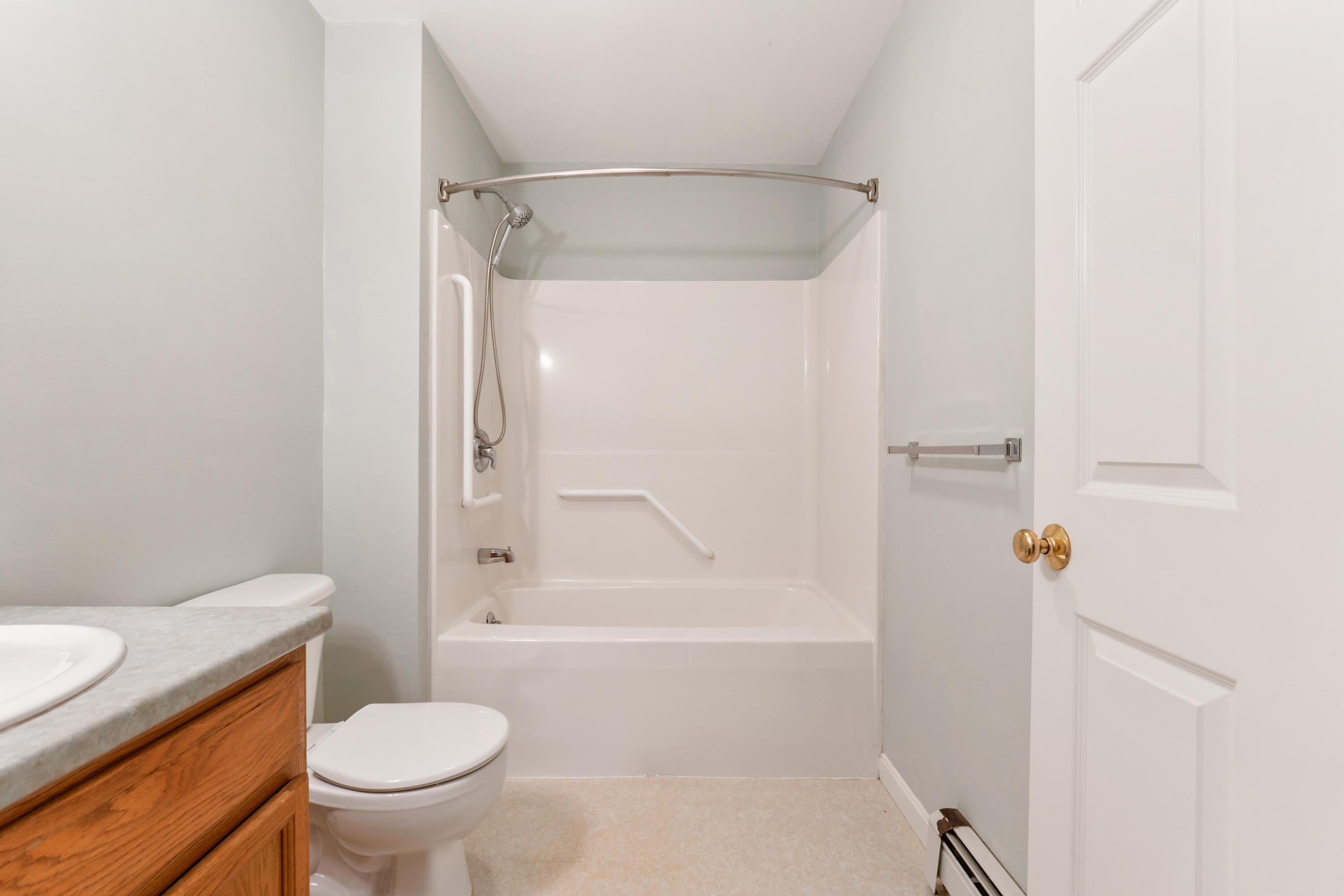 106 Rita Way, Unit 106 Brunswick, ME 04011 - Photo 13 of 32 Bathroom