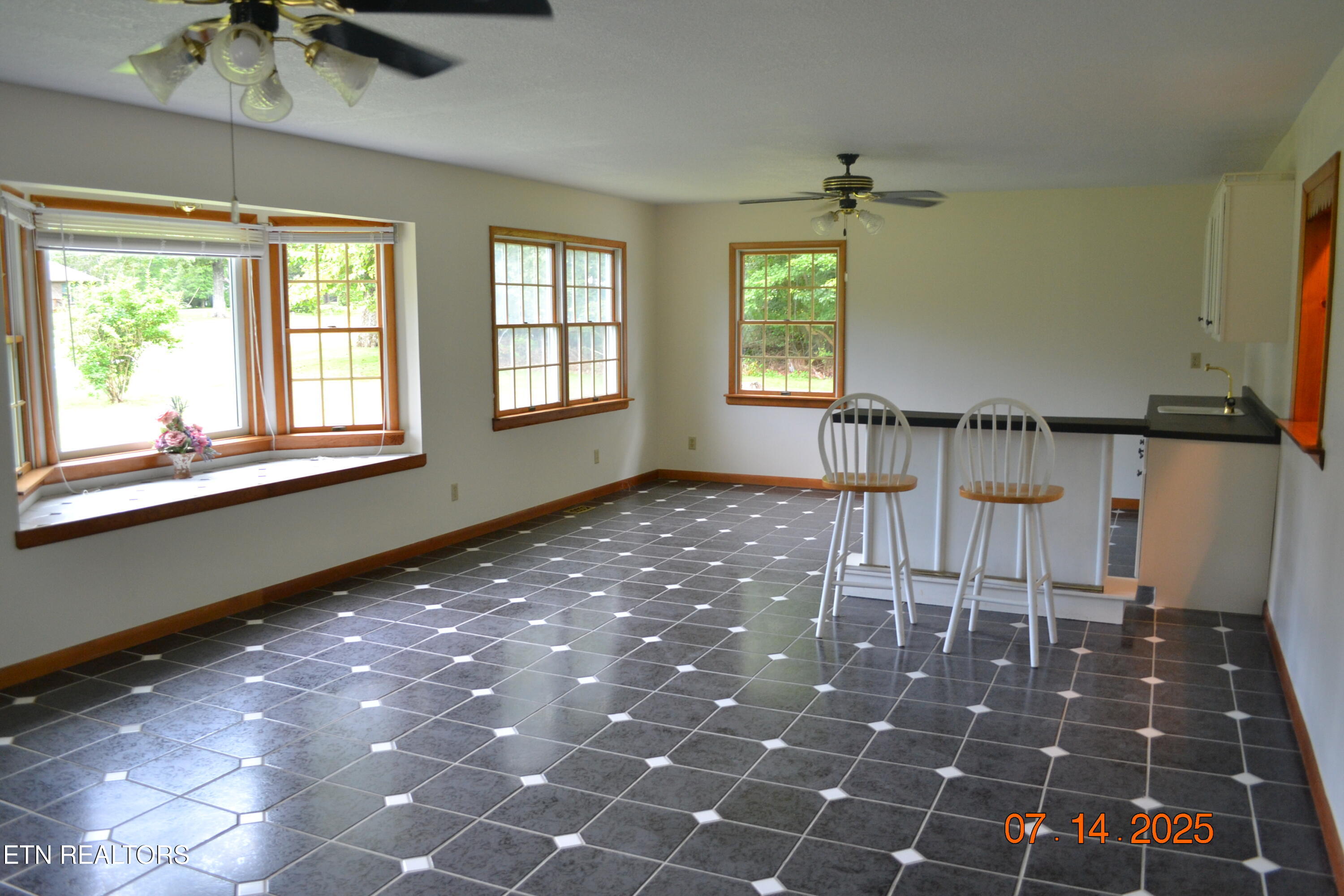 2565 Dunbar Road Crossville, TN 38572 - Photo 11 of 30 Sunroom