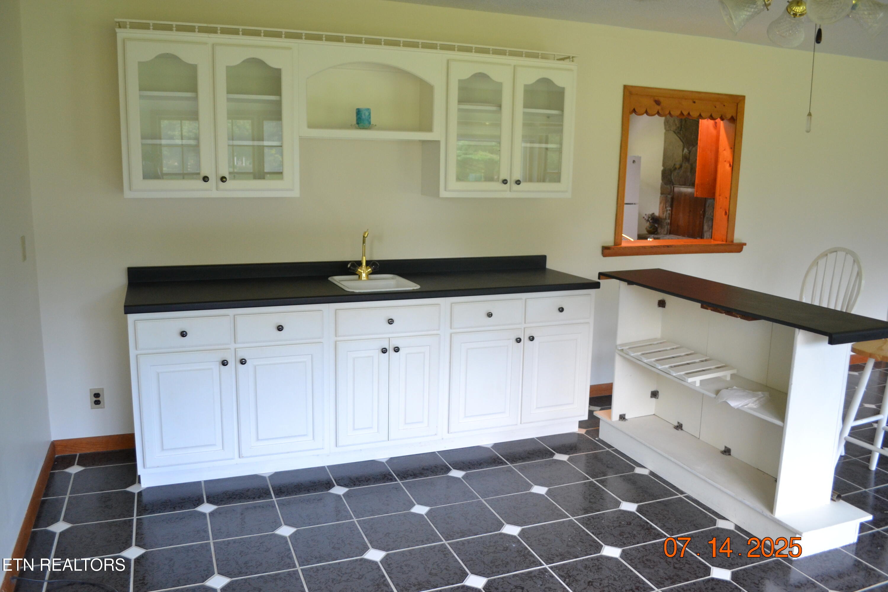 2565 Dunbar Road Crossville, TN 38572 - Photo 12 of 30 Sunroom Cabinetry