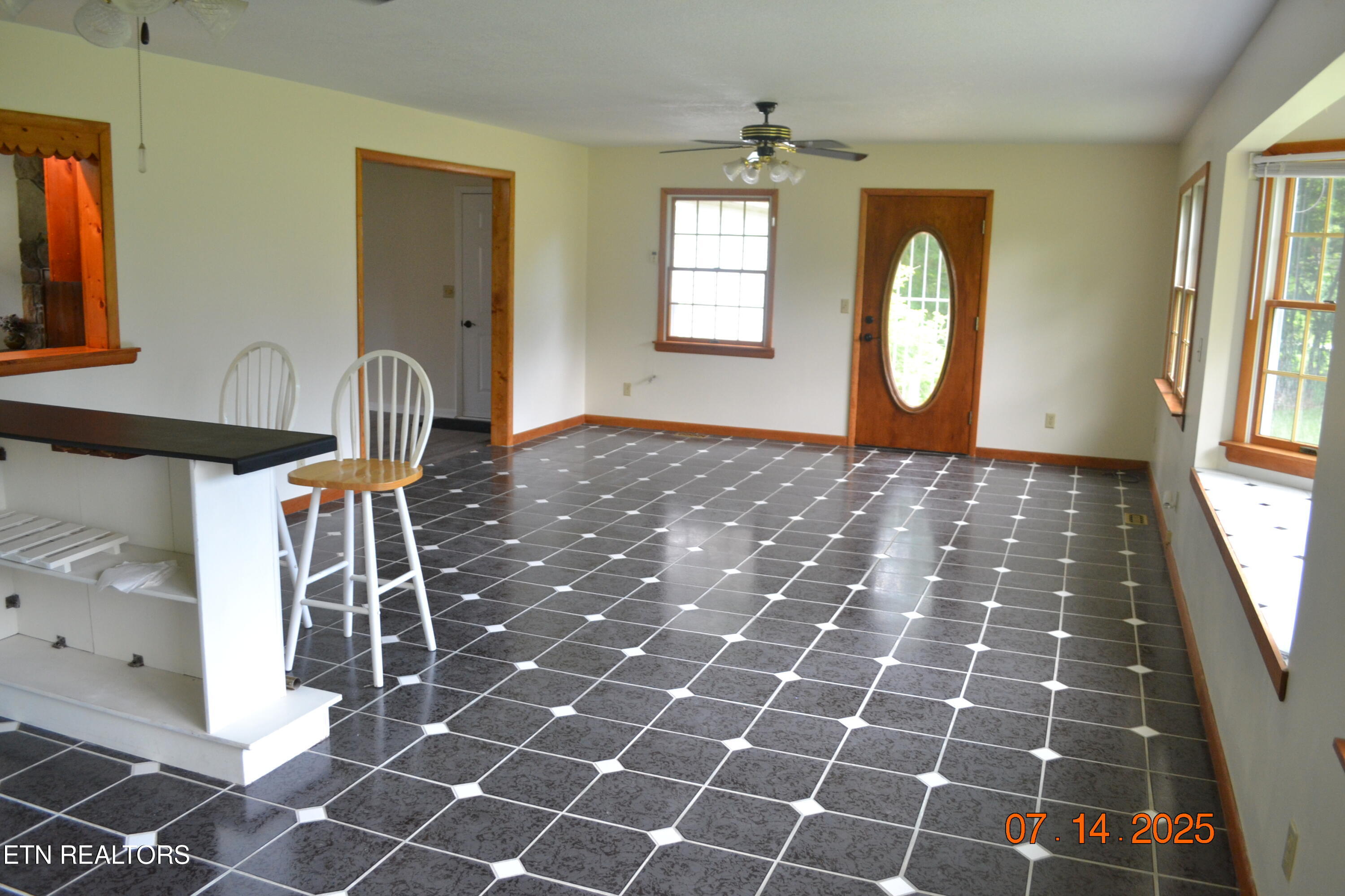 2565 Dunbar Road Crossville, TN 38572 - Photo 13 of 30 Sunroom