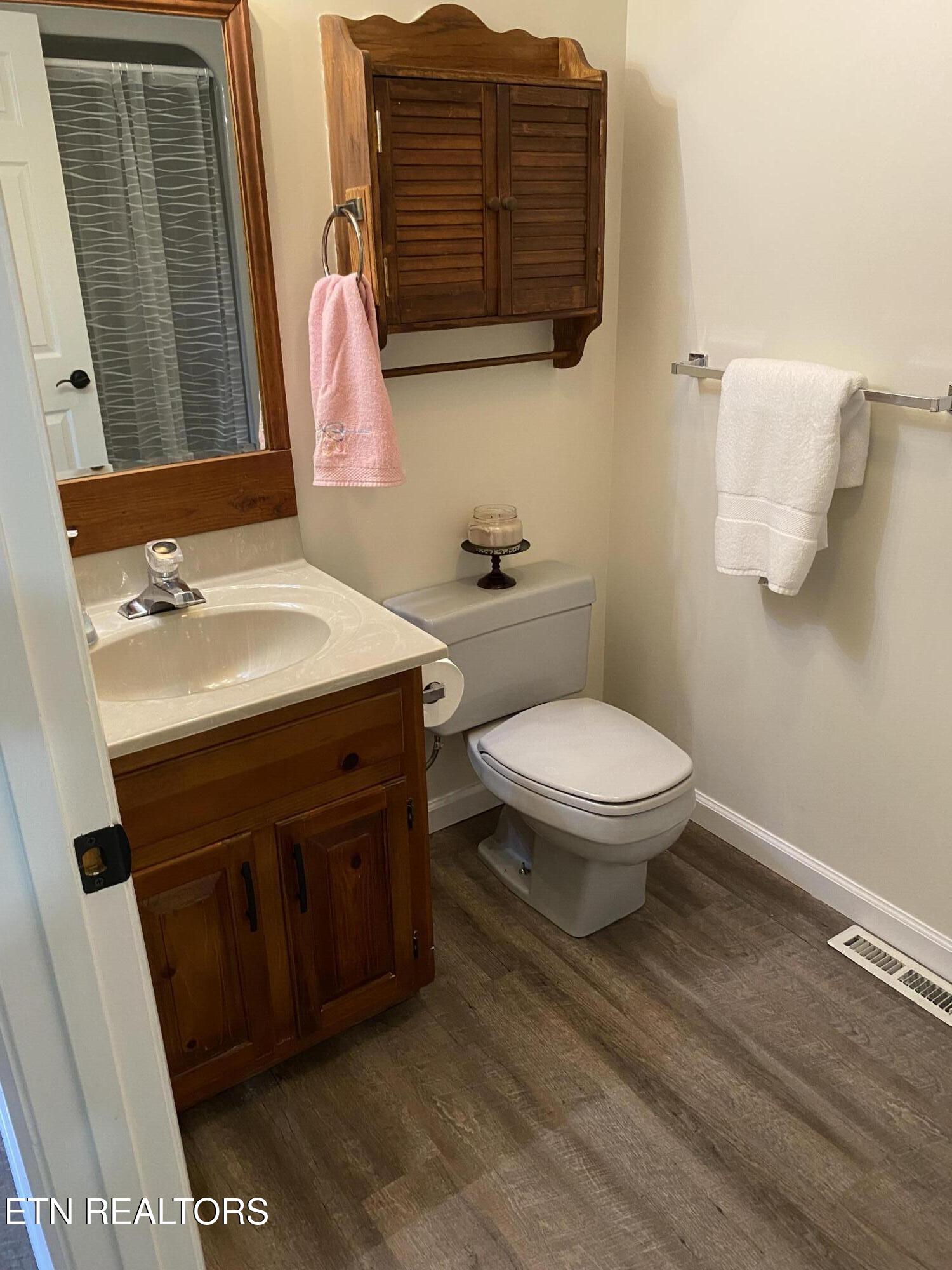 2565 Dunbar Road Crossville, TN 38572 - Photo 21 of 30 2565 Guest Bath