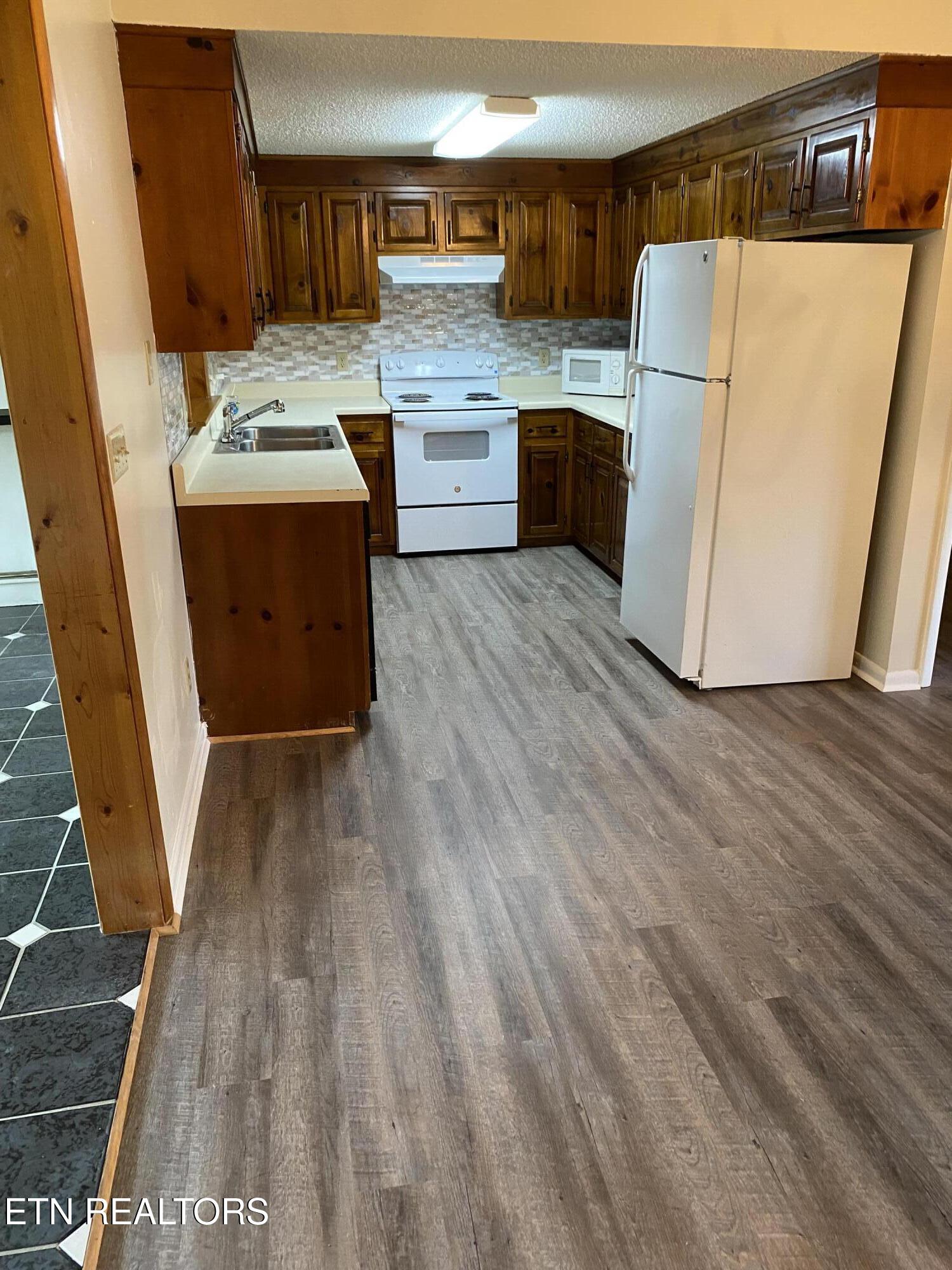 2565 Dunbar Road Crossville, TN 38572 - Photo 9 of 30 2565 Kitchen 2