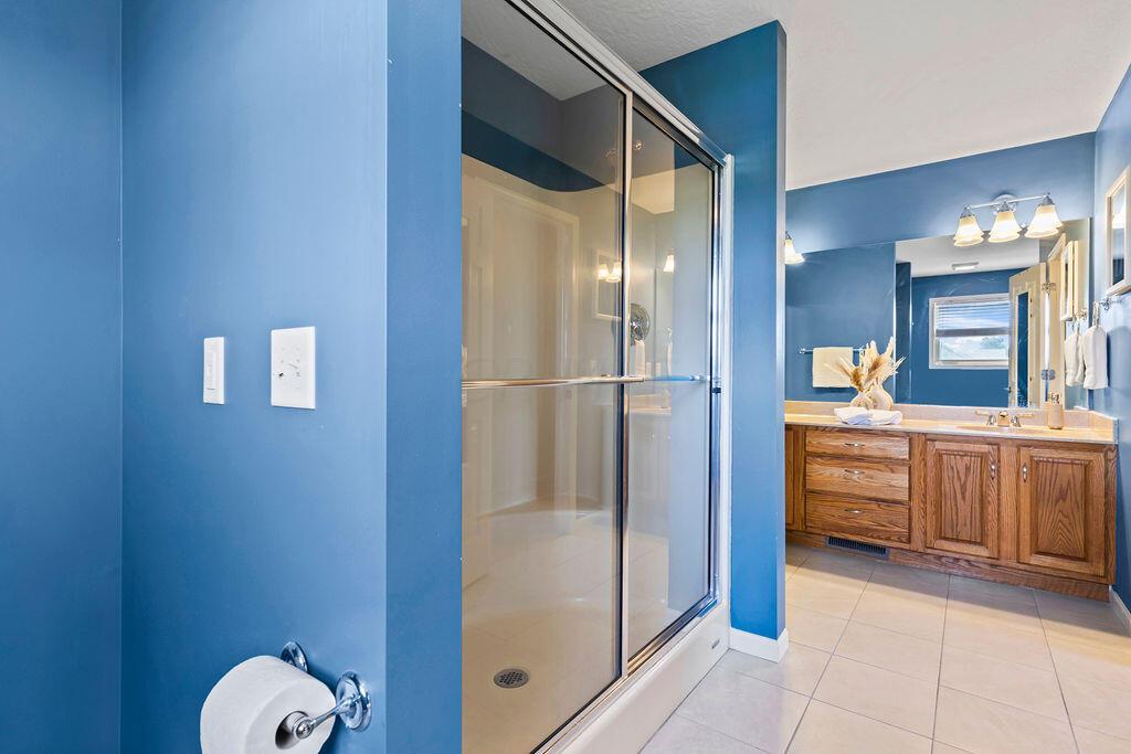 4656 Liberty Road Delaware, OH 43015 - Photo 22 of 39 Primary bath