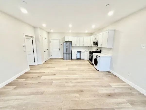 $2,500 | 220 Winthrop Street, Unit 304, Winthrop, MA 02152