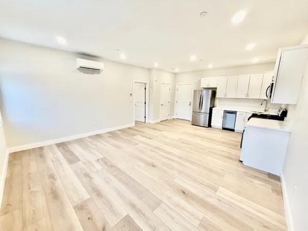 $2,500 | 220 Winthrop Street, Unit 304, Winthrop, MA 02152