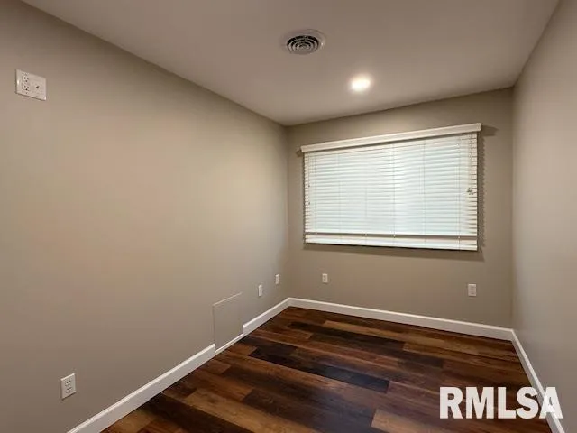 $525,000 | 16429 North Hawthorne Lane, Mount Vernon, IL 62864