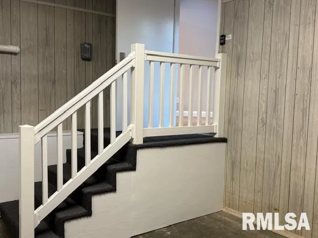 $525,000 | 16429 North Hawthorne Lane, Mount Vernon, IL 62864