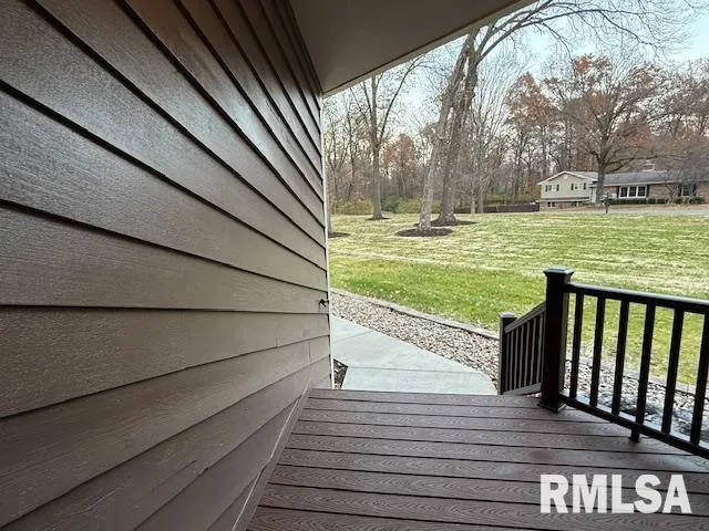 $525,000 | 16429 North Hawthorne Lane, Mount Vernon, IL 62864