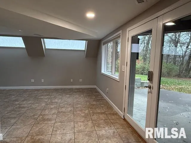 $525,000 | 16429 North Hawthorne Lane, Mount Vernon, IL 62864