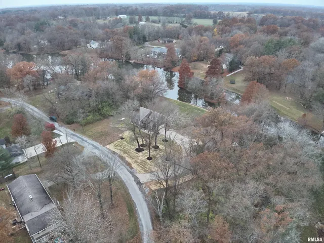 $525,000 | 16429 North Hawthorne Lane, Mount Vernon, IL 62864