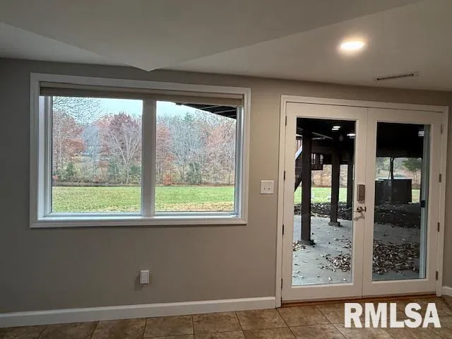 $525,000 | 16429 North Hawthorne Lane, Mount Vernon, IL 62864