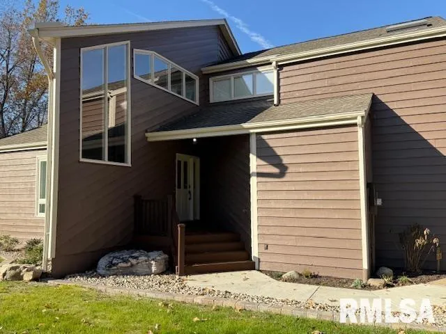 $525,000 | 16429 North Hawthorne Lane, Mount Vernon, IL 62864