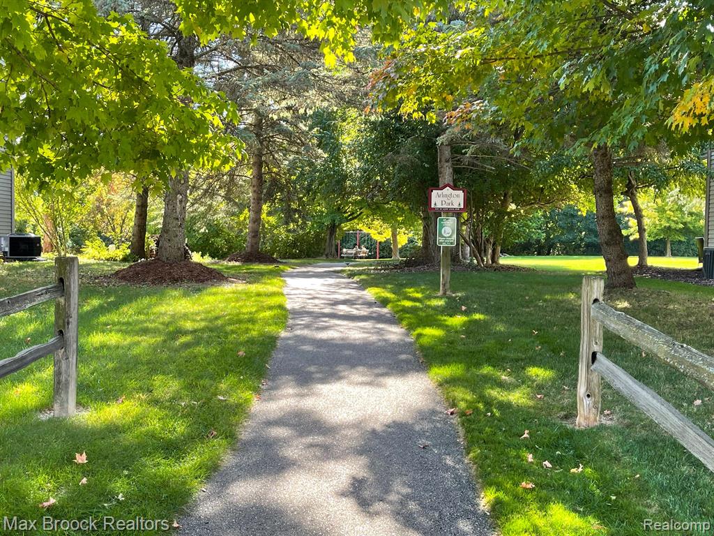 954 Hadley Road Rochester Hills, MI 48307 - Photo 38 of 43