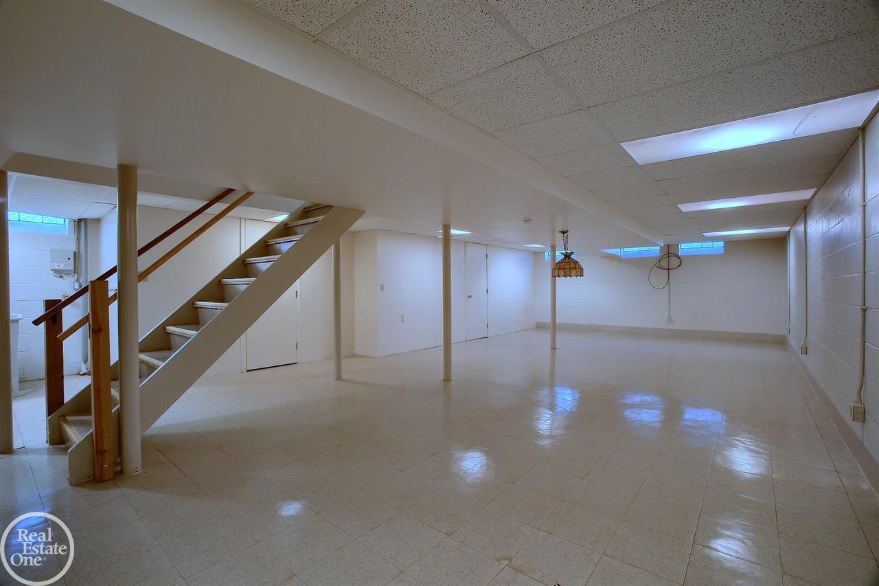 1680 Oxford Road Grosse Pointe, MI 48236 - Photo 19 of 30 50016375-18.JPG