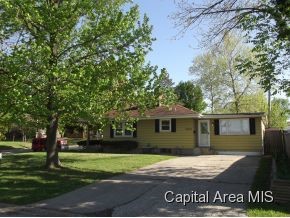 2608 Devonshire Road Springfield, IL 62703 - Photo 3 of 19