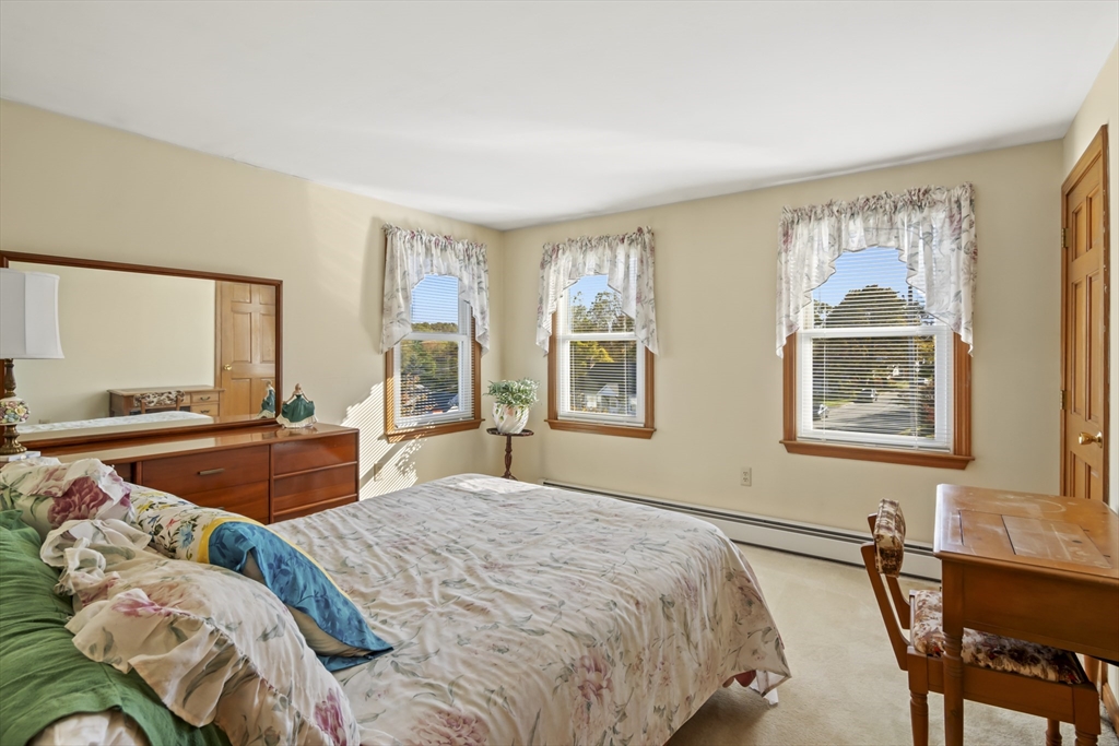 216 Mountain Street West Worcester, MA 01606 - Photo 11 of 24