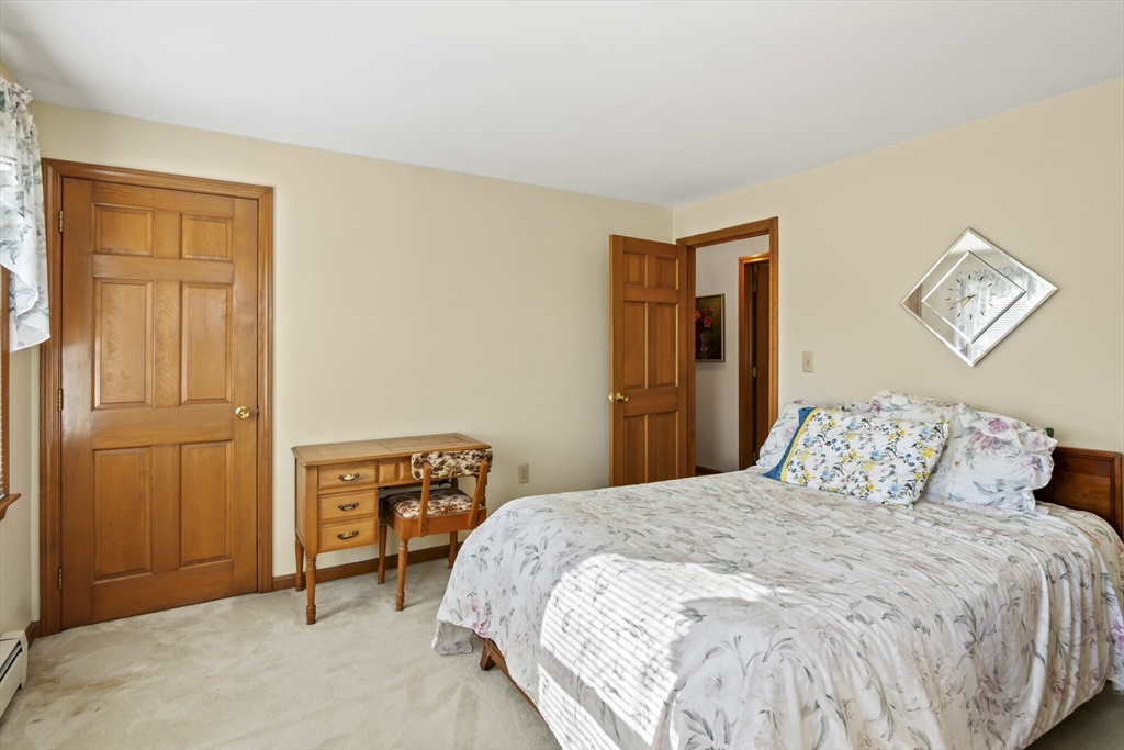 216 Mountain Street West Worcester, MA 01606 - Photo 12 of 24