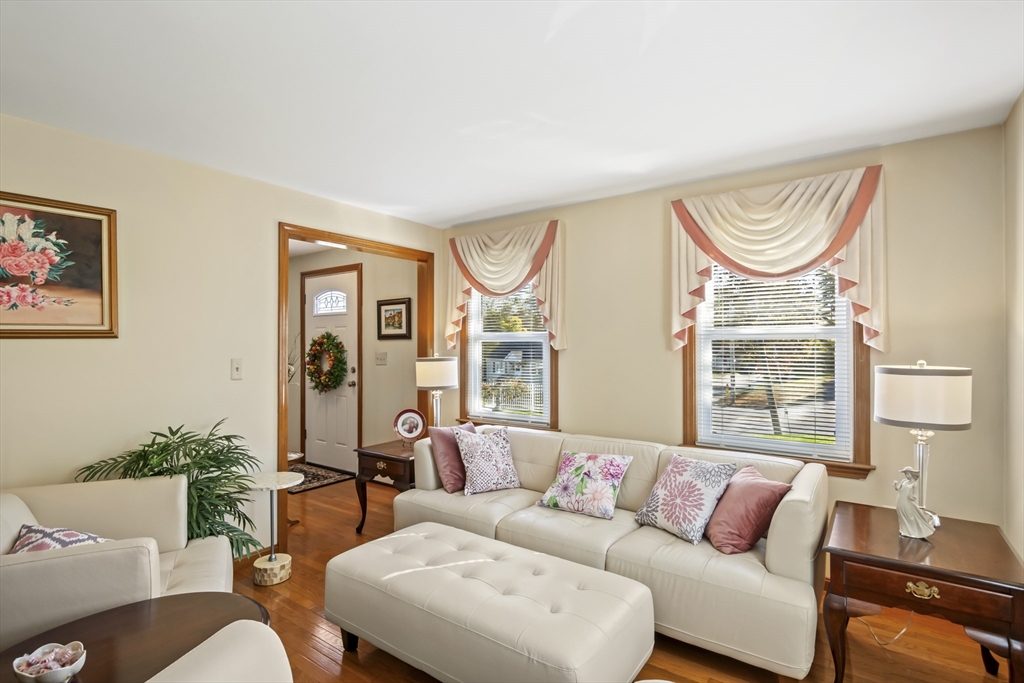 216 Mountain Street West Worcester, MA 01606 - Photo 5 of 24