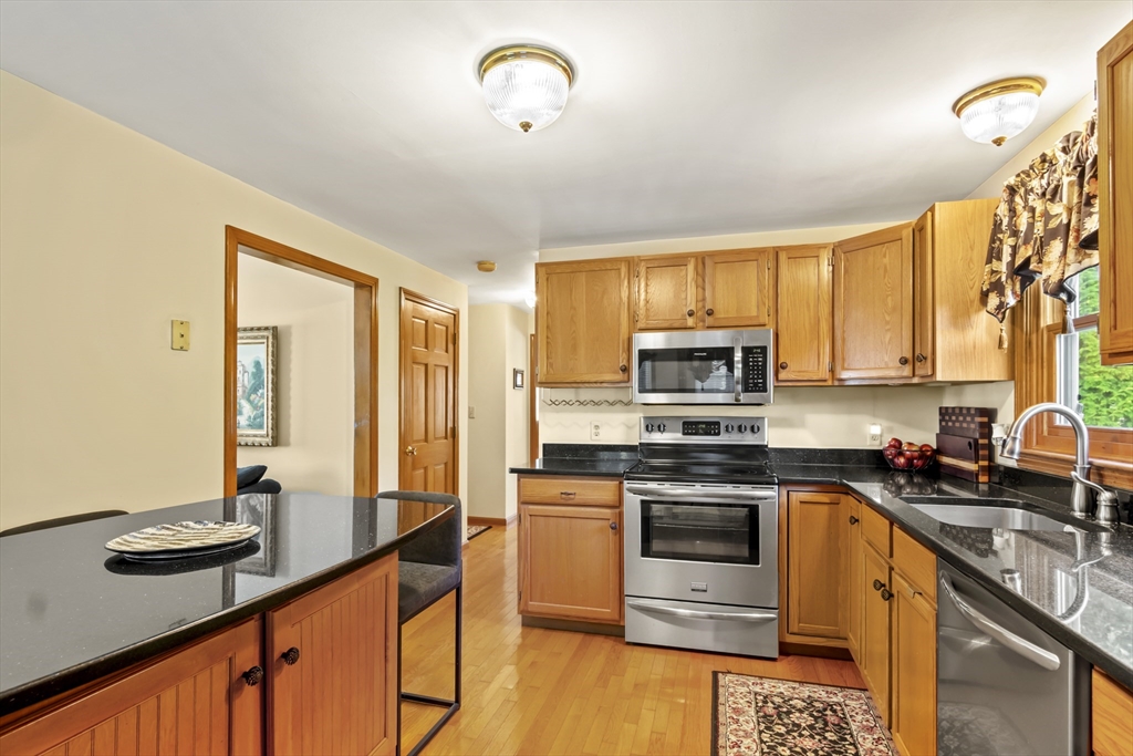 216 Mountain Street West Worcester, MA 01606 - Photo 9 of 24