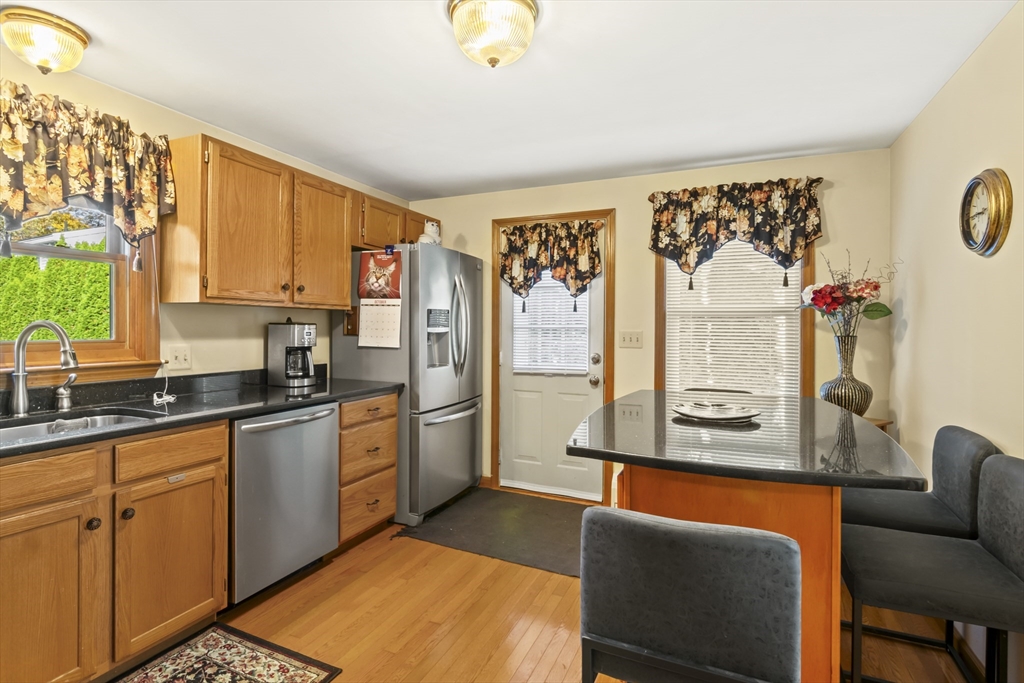 216 Mountain Street West Worcester, MA 01606 - Photo 10 of 24