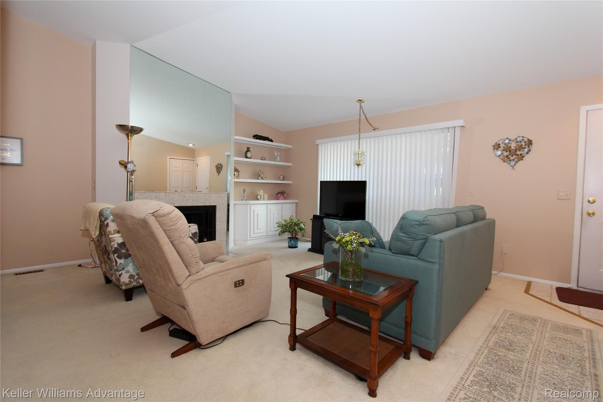39924 Crosswinds Road Novi, MI 48375 - Photo 3 of 18 IMG_3419.jpg