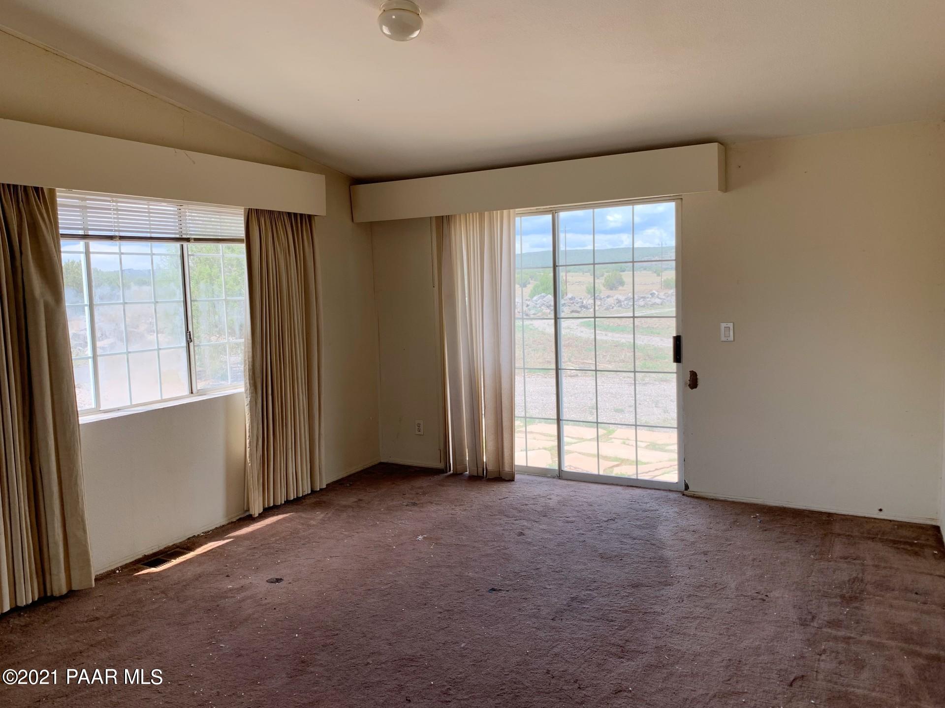 9753 Crookton Road Ash Fork, AZ 86320 - Photo 17 of 39 Master Bedroom #1