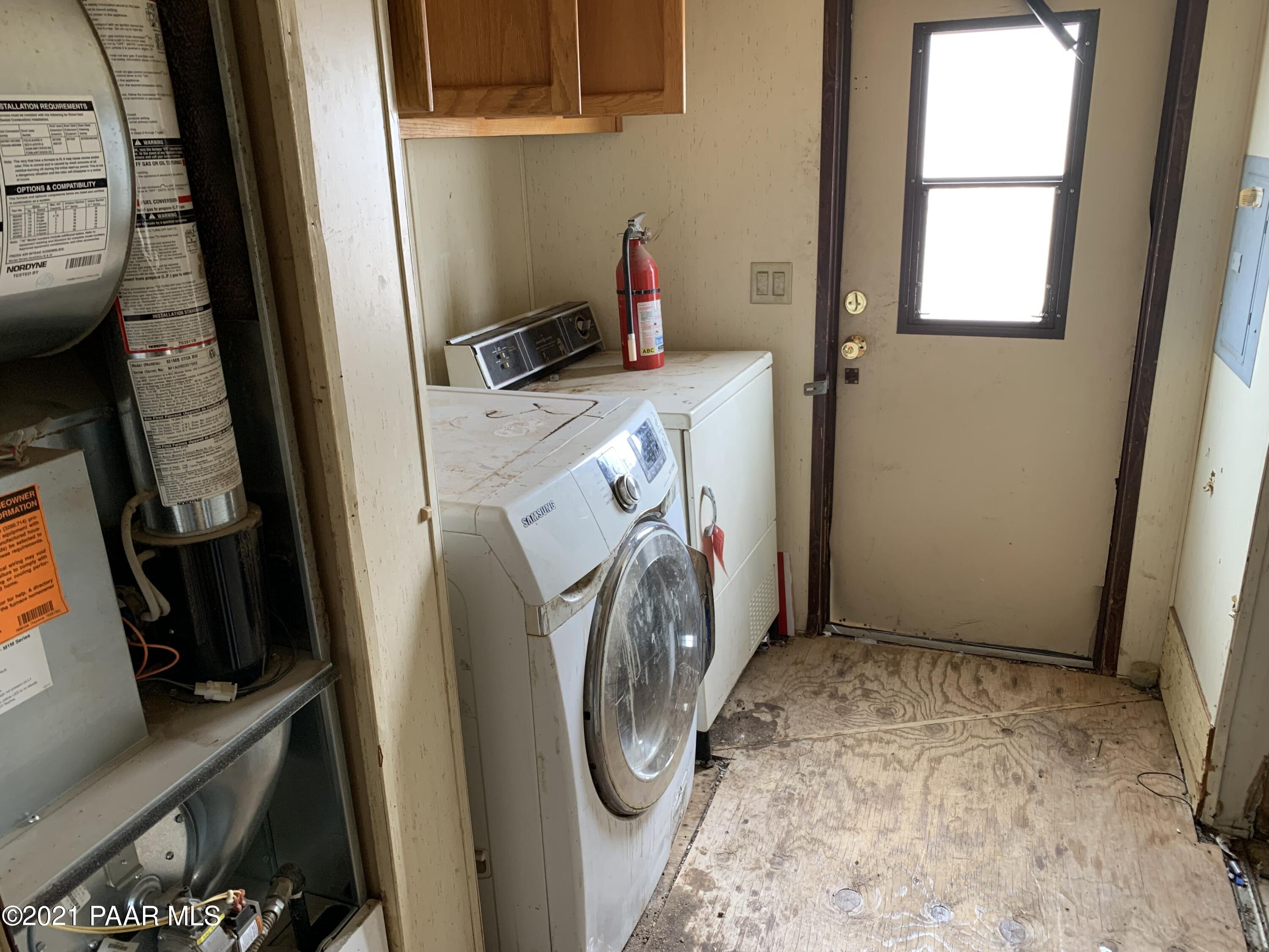 9753 Crookton Road Ash Fork, AZ 86320 - Photo 23 of 39 Laundry Room