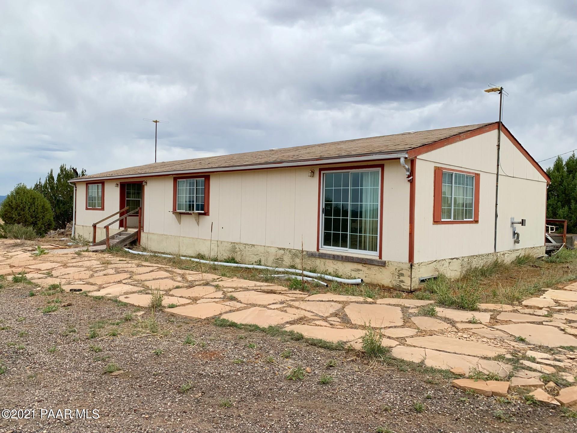9753 Crookton Road Ash Fork, AZ 86320 - Photo 8 of 39 Front of Home