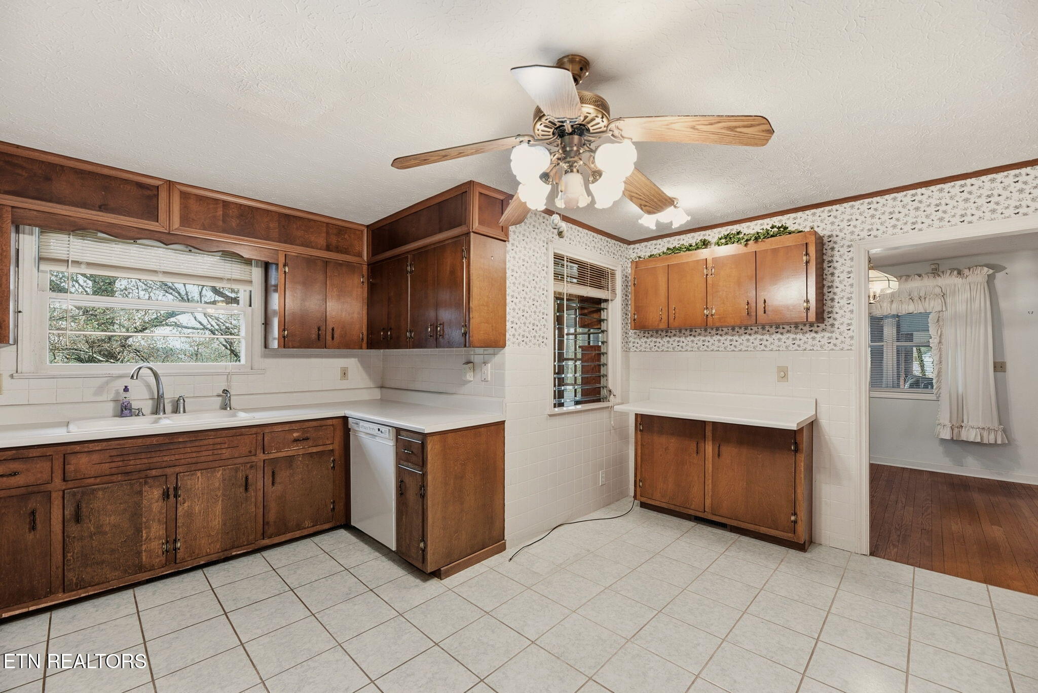 121 West Maiden Lane Oak Ridge, TN 37830 - Photo 19 of 41 19-web-or-mls-Mdn121 (32)