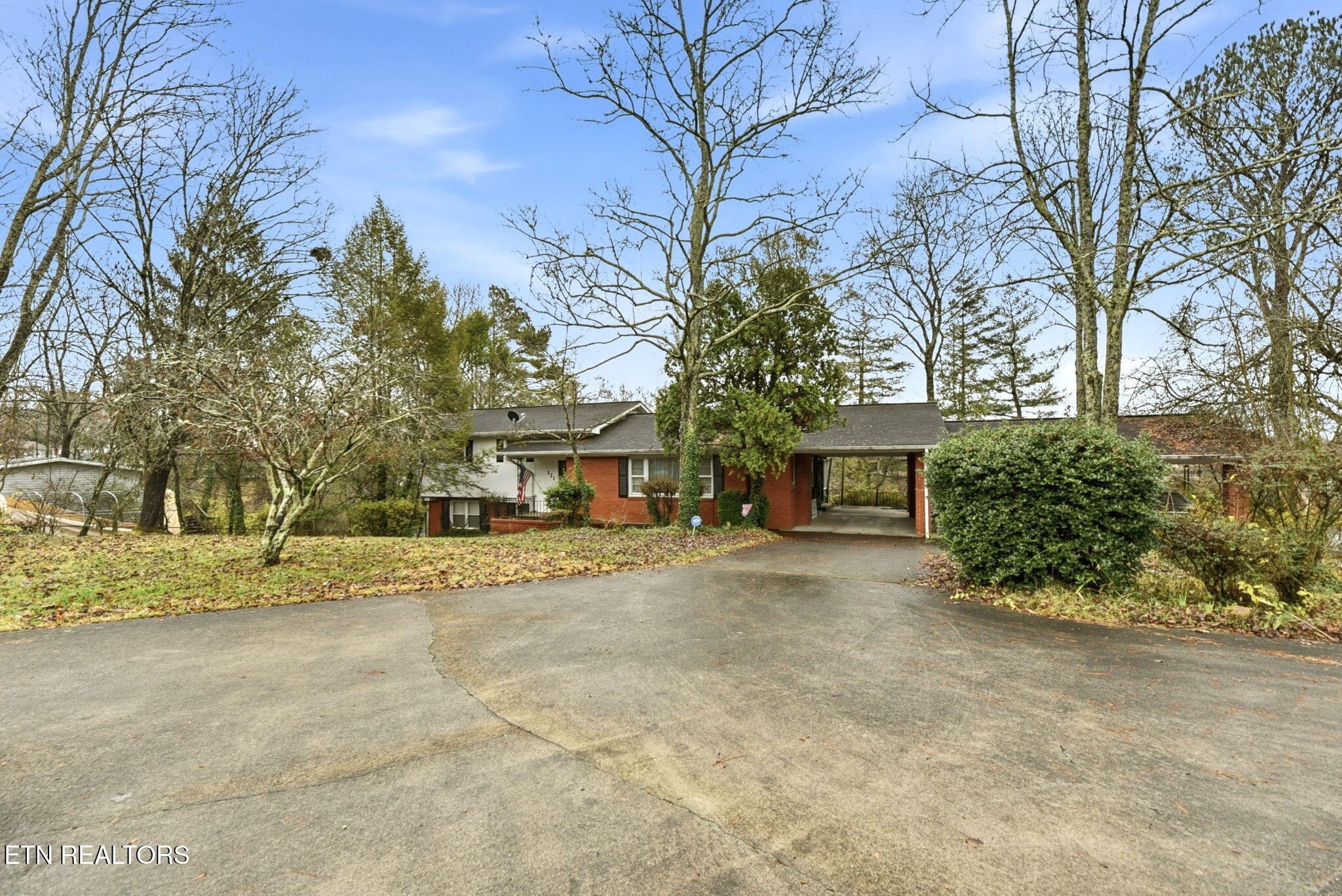 121 West Maiden Lane Oak Ridge, TN 37830 - Photo 3 of 41 3-web-or-mls-a6efbd18-8b44-4a23-b11b-060