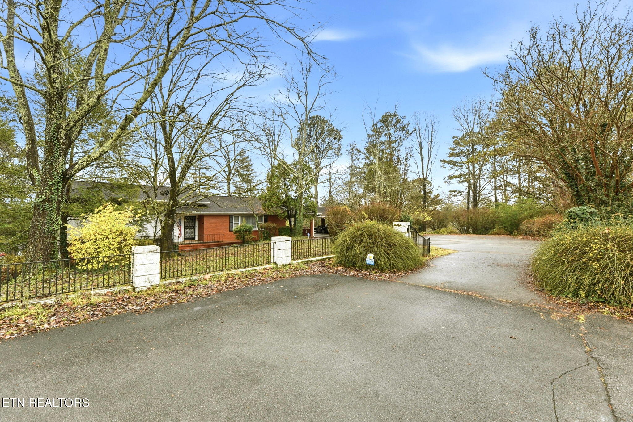 121 West Maiden Lane Oak Ridge, TN 37830 - Photo 4 of 41 4-web-or-mls-dfd2129f-7f5b-432b-a0ba-aa2