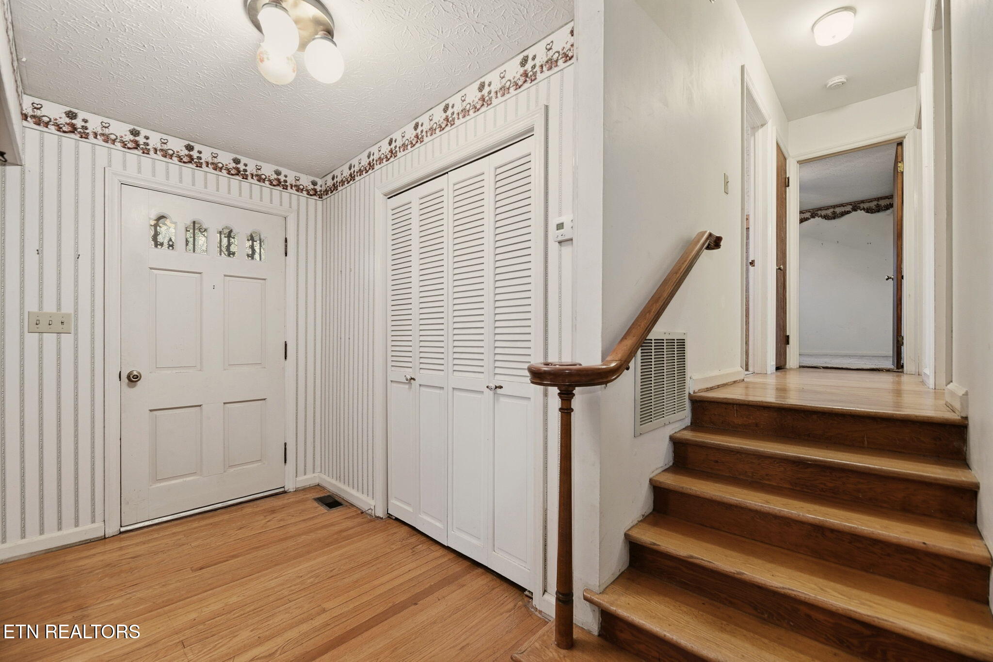 121 West Maiden Lane Oak Ridge, TN 37830 - Photo 8 of 41 8-web-or-mls-Mdn121 (2)