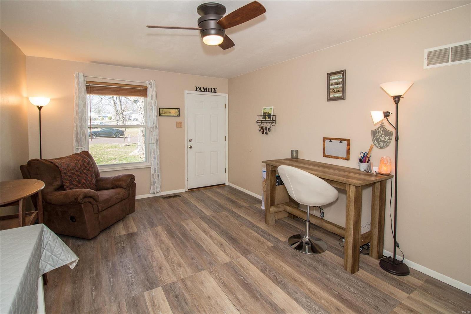 281 Grover Road St. Louis, MO 63125 - Photo 2 of 26