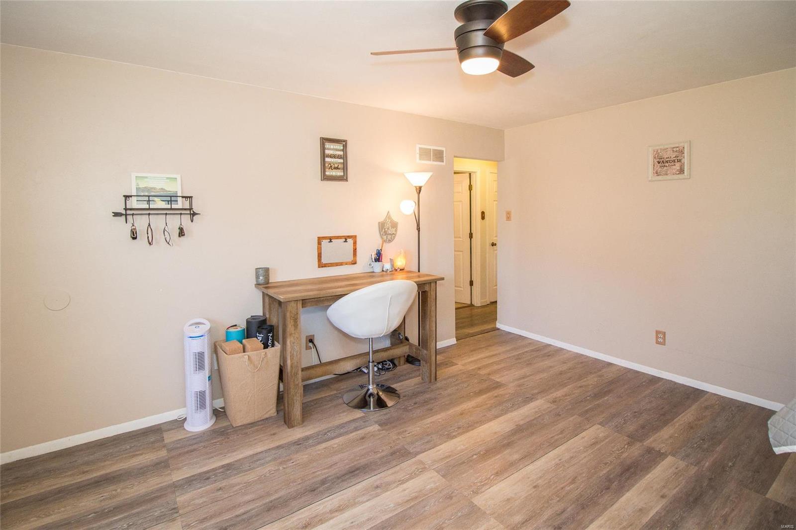 281 Grover Road St. Louis, MO 63125 - Photo 3 of 26